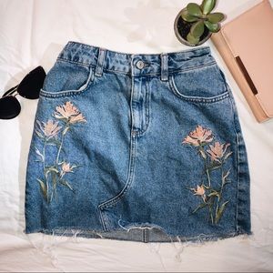 🌷EMBROIDERED JEAN SKIRT🌷